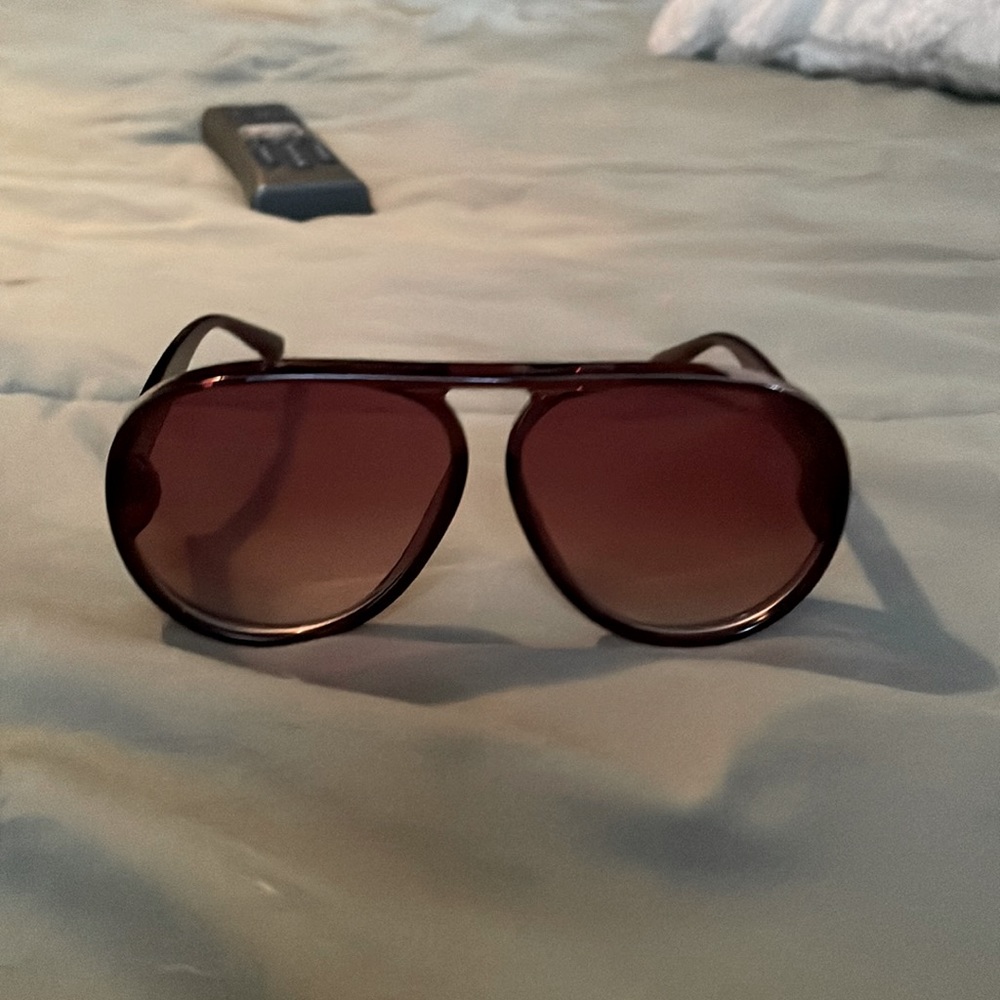 Oversized brownish red